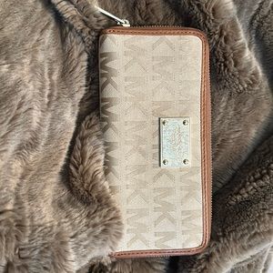 Michael Kors logo wallet